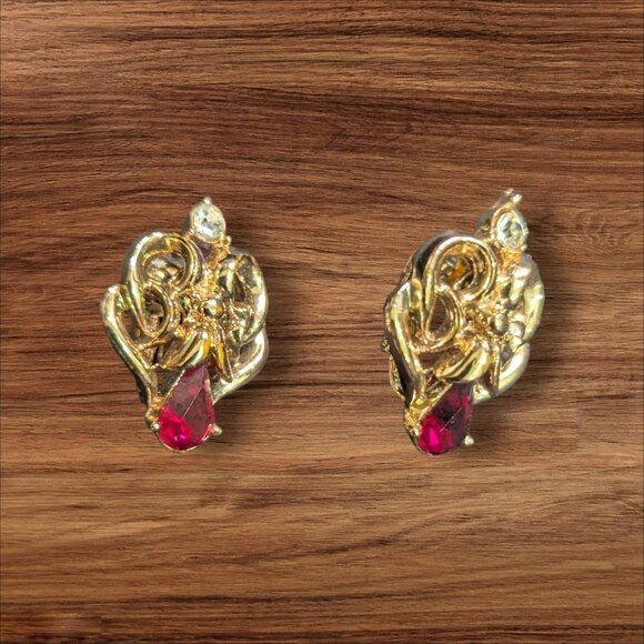 Vintage Coro Gold Tone Clip-On Earrings With Red & Clear Rhinestones Estate - Picture 1 of 8